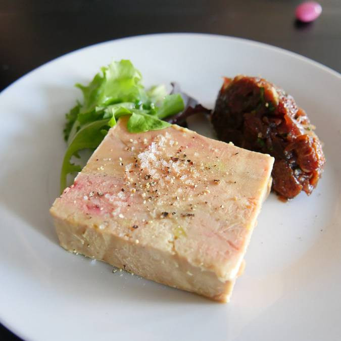 Dù vậy, món ăn này vẫn chưa bao giờ "hết hot". Giới nhà giàu vẫn sẵn sàng chi tiền để được thưởng thức.