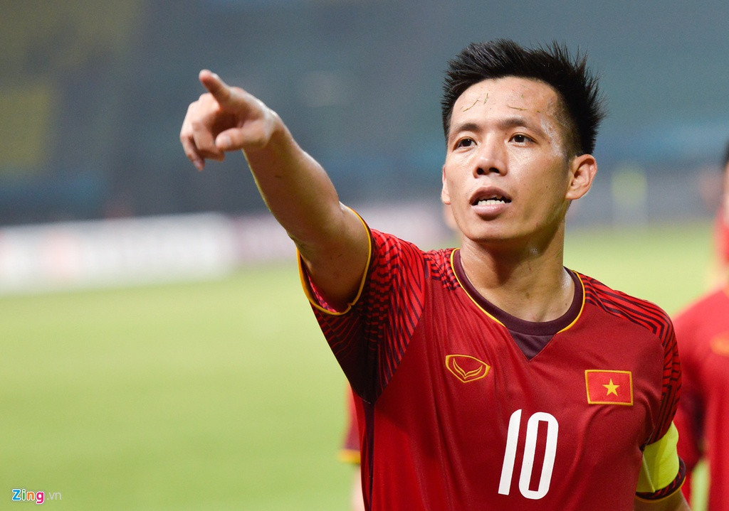 Văn Quyết quê gốc Hà Tây, sinh ra trong một gia đình có 5 anh chị em. Anh hiện là cầu thủ chơi cho câu lạc bộ Hà Nội T&amp;T. Ảnh: Zing