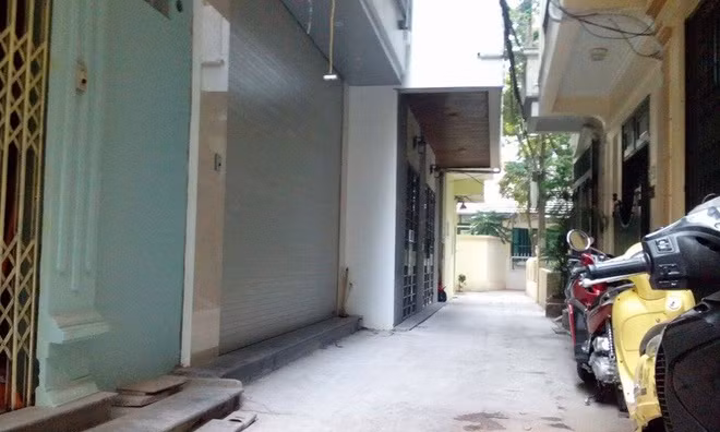 Năm 2015, để chuẩn bị cho việc kết hôn với cô dâu Huyền Mi, tiền vệ Văn Quyết đã hoàn tất việc xây dựng ngôi nhà khang trang tại Hà Nội với tổng chi phí lên tới 8 tỷ đồng. Ảnh: Zing