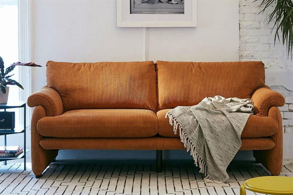 Mặc dù phong cách bọc nhung từng được xem là lạc hậu song hiện nay, các món đồ bọc nhung đã dần lấy lại được vị thế vốn có. Sofa hay ghế bọc nhung với vẻ đẹp diễm lệ giúp không gian thêm sang trọng, đẳng cấp hơn.