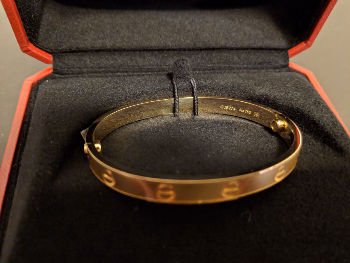 Trước đây, các thiết kế của thương hiệu Cartier đều phục vụ cho các vị vua, hoàng hậu từ thời xưa. Còn ngày nay thì các sản phẩm của Cartier hướng tới người sử dụng là các ngôi sao nổi tiếng. Ảnh: Cartier.