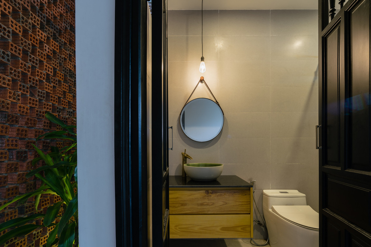 Mỗi căn phòng đều được bố trí nội thất đơn giản.