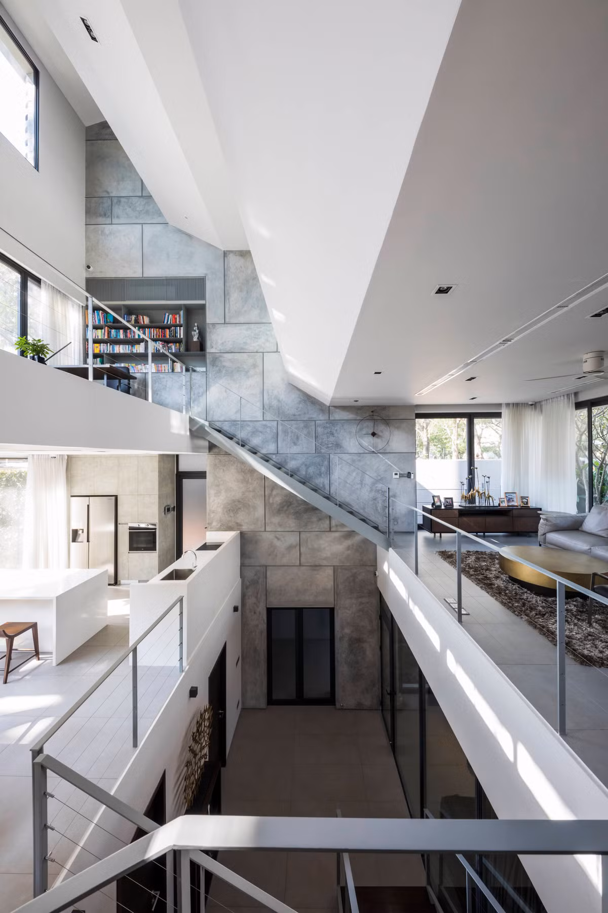 Cách bố trí tầng so le giống như trong khách sạn.