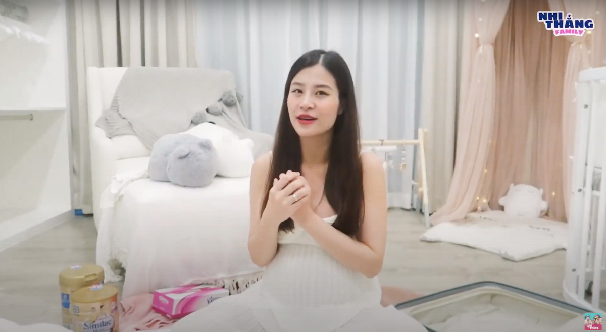 Căn phòng được vợ chồng Đông Nhi - Ông Cao Thắng ưu tiên gam màu trắng xám.