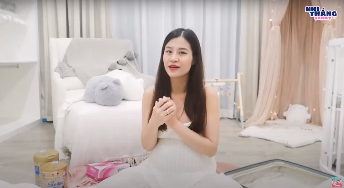 Căn phòng được vợ chồng Đông Nhi - Ông Cao Thắng ưu tiên gam màu trắng xám.