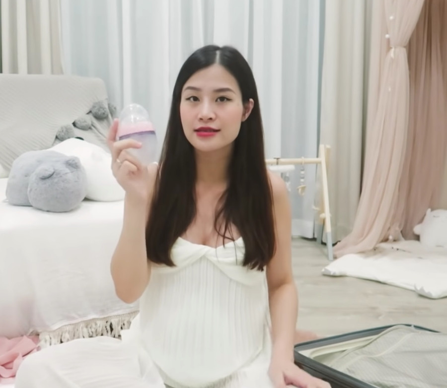 Thuy nhiên, theo chia sẻ từ Đông Nhi, hiện căn phòng của tiểu công chúa vẫn chưa hoàn thiện 100% mà vợ chồng nữ ca sĩ vẫn đang sắp xếp thêm.