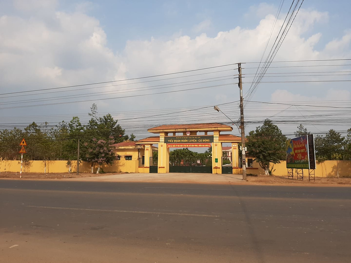 Danh tinh nguoi dan ong khai gian de duoc di cach ly lan 2