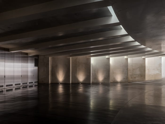 Ngoài ra, biệt thự còn có một gara ngầm với sức chứa ít nhất là 4 phương tiện. Nguồn ảnh: Business Insider.