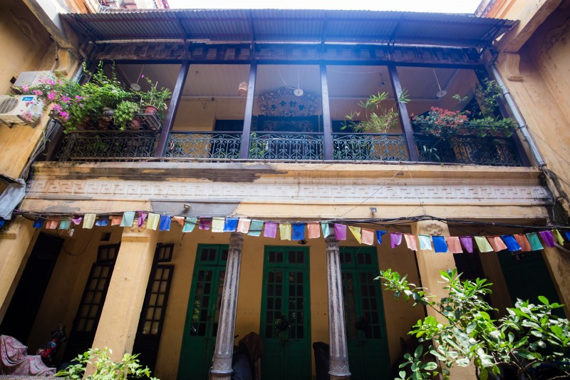 Trải qua gầm trăm năm, căn biệt thự cổ mang nét rêu phong và cổ kính của kiến trúc Pháp cổ. Ảnh: Laodongthudo.