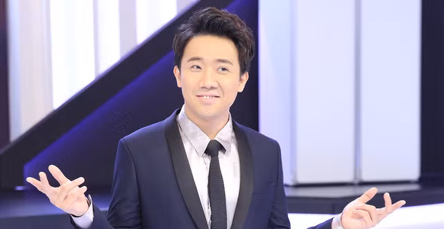 Trong một bài phỏng vấn cách đây vài năm, Trấn Thành tiết lộ mỗi ngày Hari Won đưa anh 2 triệu đồng để chi tiêu. Lúc đầu anh không quen nhưng sau cảm thấy may mắn vì có vợ quản lý chuyện tiền bạc.