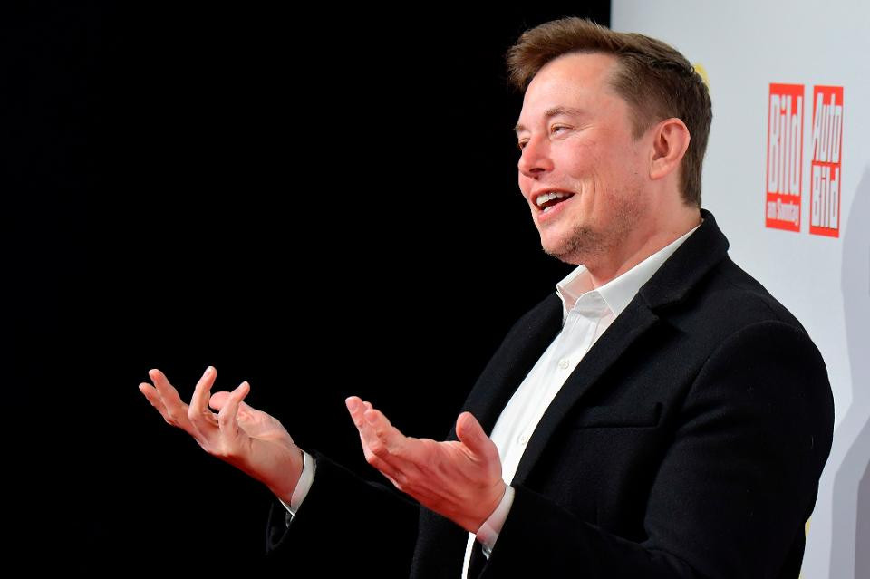 Chia sẻ với trang Mashable, tỷ phú Elon Musk - người sáng lập ra SpaceX cho biết ông thường dành thời gian cuối tuần của mình để chơi đùa cùng năm người con trai.