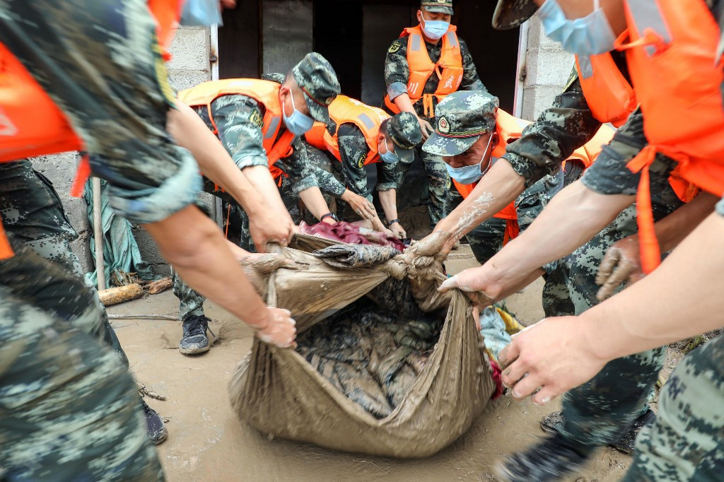 Cục Khí tượng Trung Quốc cho biết các tỉnh phía nam sẽ tiếp tục có mưa trong 10 ngày tới, với lượng mưa ở hầu hết khu vực đều cao hơn 50-80% so với cùng kỳ các năm. Cộng với ảnh hưởng từ lượng nước tích trữ trong các đợt mưa vừa qua, những khu vực này có nguy cơ cao xảy ra thiên tai. Ảnh: AFP.