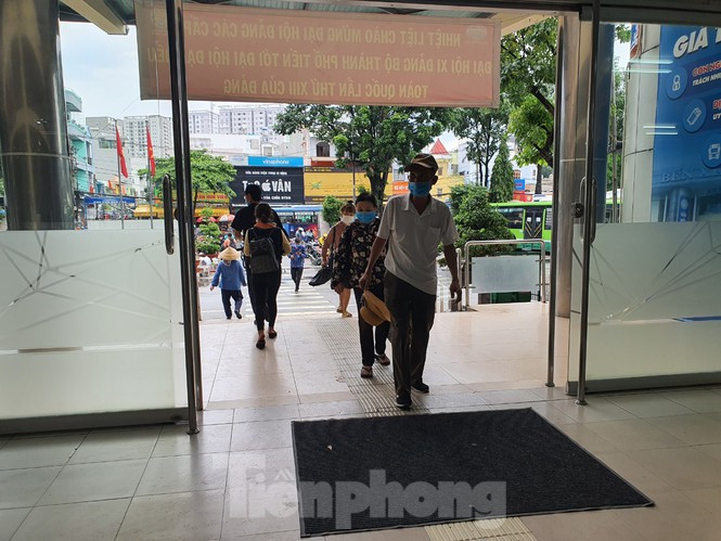 Theo lãnh đạo các bến xe, do năm nay nghỉ lễ 2/9 chỉ 1 ngày và ảnh hưởng của COVID-19 nên lượng hành khách giảm so với năm trước là bình thường.