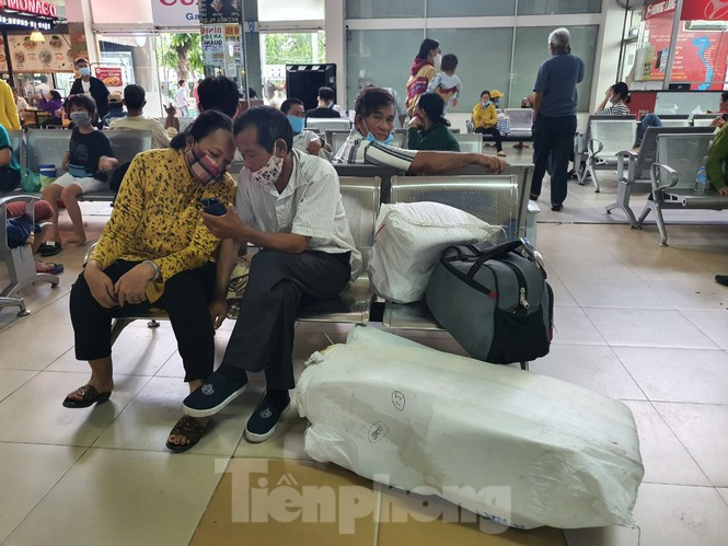 Tương tự, ông Trần Văn Phương, Phó giám đốc bến xe Miền Tây (quận Bình Tân), cũng dự báo lượng khách dịp lễ năm nay chưa bằng 50% so với kỳ nghỉ năm ngoái. Trong ngày 1 và 2/9, khách dự báo chỉ 18.000-20.000 lượt mỗi ngày.