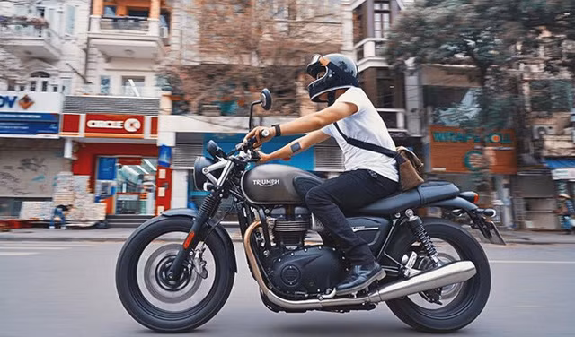 Tân 1 cú từ học tại Đại học Hà Nội, khoa Tiếng Anh, sau đó du học Úc và trở thành sinh viên trường RMIT chuyên ngành Marketing và hiện đang làm việc tại S.Channel. Ảnh: Cafebiz.