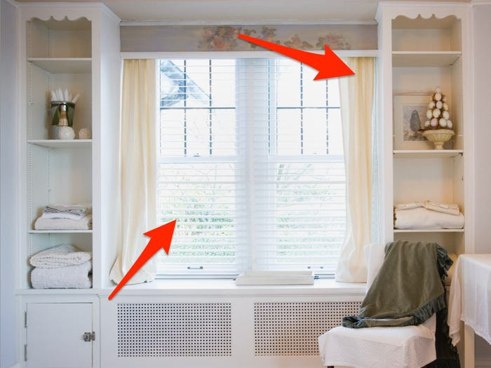 Christina Nielsen, nhà thiết kế nội thất Mỹ cho biết để cải tạo phòng ngủ đẹp hơn, hãy loại bỏ các rèm hay màn không cần thiết.