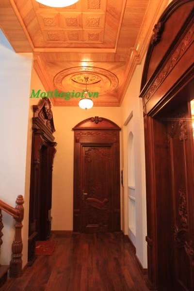 Toàn bộ cửa trong nhà cũng được làm từ gỗ. Ảnh: Một thế giới.