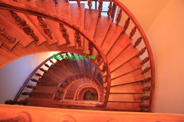 Cầu thang uốn lượn. Ảnh: Một thế giới.