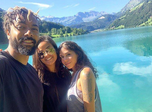 Anh chang so huong, yeu 1 luc 2 co, di du lich khap noi voi tinh tay ba hanh phuc