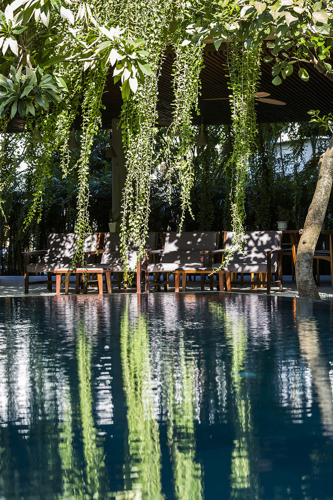 Những hàng cây không chỉ làm mát cho toàn bộ mặt tiền khách sạn mà còn giúp thông gió cho toàn bộ không gian. Nguồn ảnh: Hiroyuki Oki.