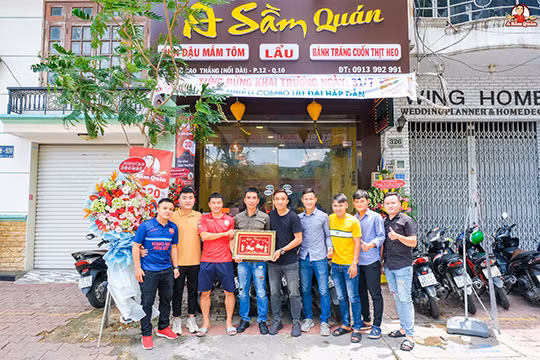 Ngọc Đức cho biết, quyết định đưa vợ con vào TP.HCM lập nghiệp nên cố gắng tìm một cái gì đó phù hợp để kinh doanh lâu dài. Ảnh: Bongdaplus.