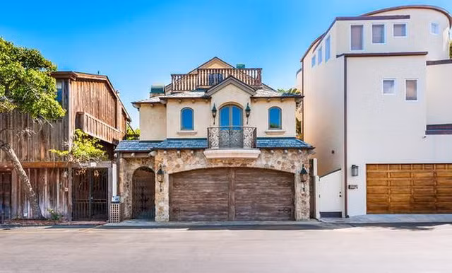 Được biết, đây là ngôi nhà cũ xây dựng từ năm 1930, sau đó được cải tạo và mở rộng diện tích.