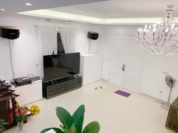 Sang năm 2019, Quang Hà tuyên bố mới mua thêm được một dãy nhà, bao gồm 15 căn cho thuê. Ảnh: FBNV.