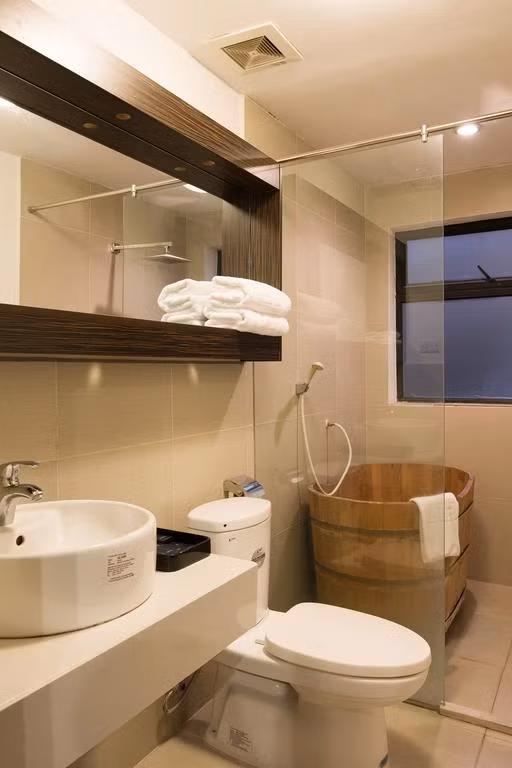 Dịch vụ mát xa và tiện nghi xông hơi khô cũng có sẵn tại khách sạn.