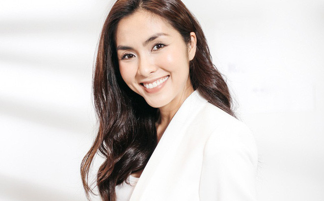 Năm 2016, Hà Tăng tiếp tục cho ra mắt cửa hàng thời trang riêng và mở rộng một số cửa hàng ăn uống tại những địa điểm lợi thế ở TP.HCM cũng như trong trung tâm thương mại.