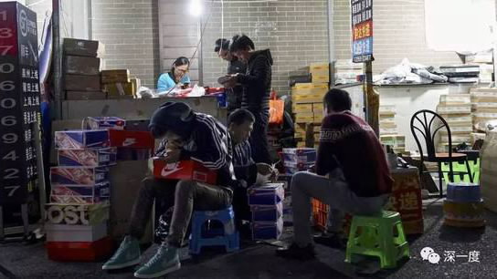 Đột nhập thủ phủ hàng hiệu nhái ở Trung Quốc Dot nhap thu phu hang hieu nhai o Trung Quoc