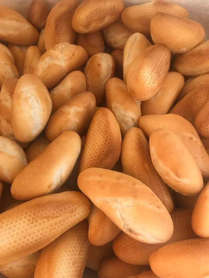 Lý giải về độ hot của chiếc bánh mì tí hon này, chị Lê (Hà Nội) cho rằng chính vẻ ngoài xinh xắn, dễ thương đã tạo nên sự hiếu kỳ không nhỏ cho mọi người. Hơn nữa, bánh ăn khá ngon, vừa miệng, giòn và đặc ruột.