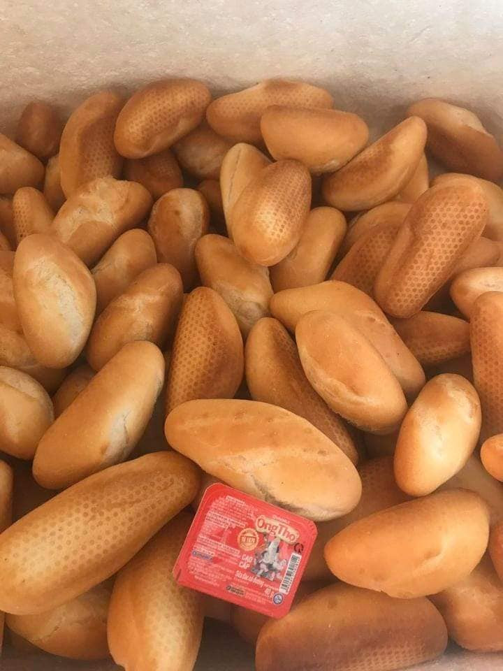 Trung bình, mỗi ngày chị Thúy bán được vài trăm chiếc bánh. Thậm chí, có ngày bán cả nghìn chiếc nếu có khách lấy sỉ.