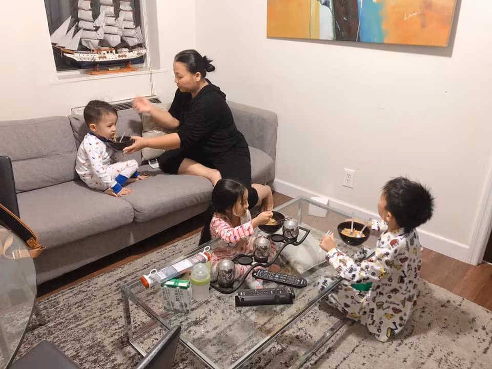 Không tiết lộ số tiền lương trả cho giúp việc nhưng Ốc Thanh Vân luôn đối đãi tốt với người giúp việc như thành viên trong gia đình.