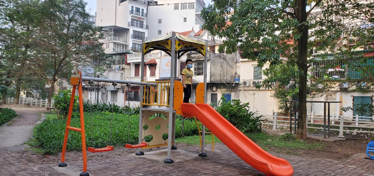 Nguoi dan pho Truc Bach yen tam cach ly, phong dich-Hinh-3