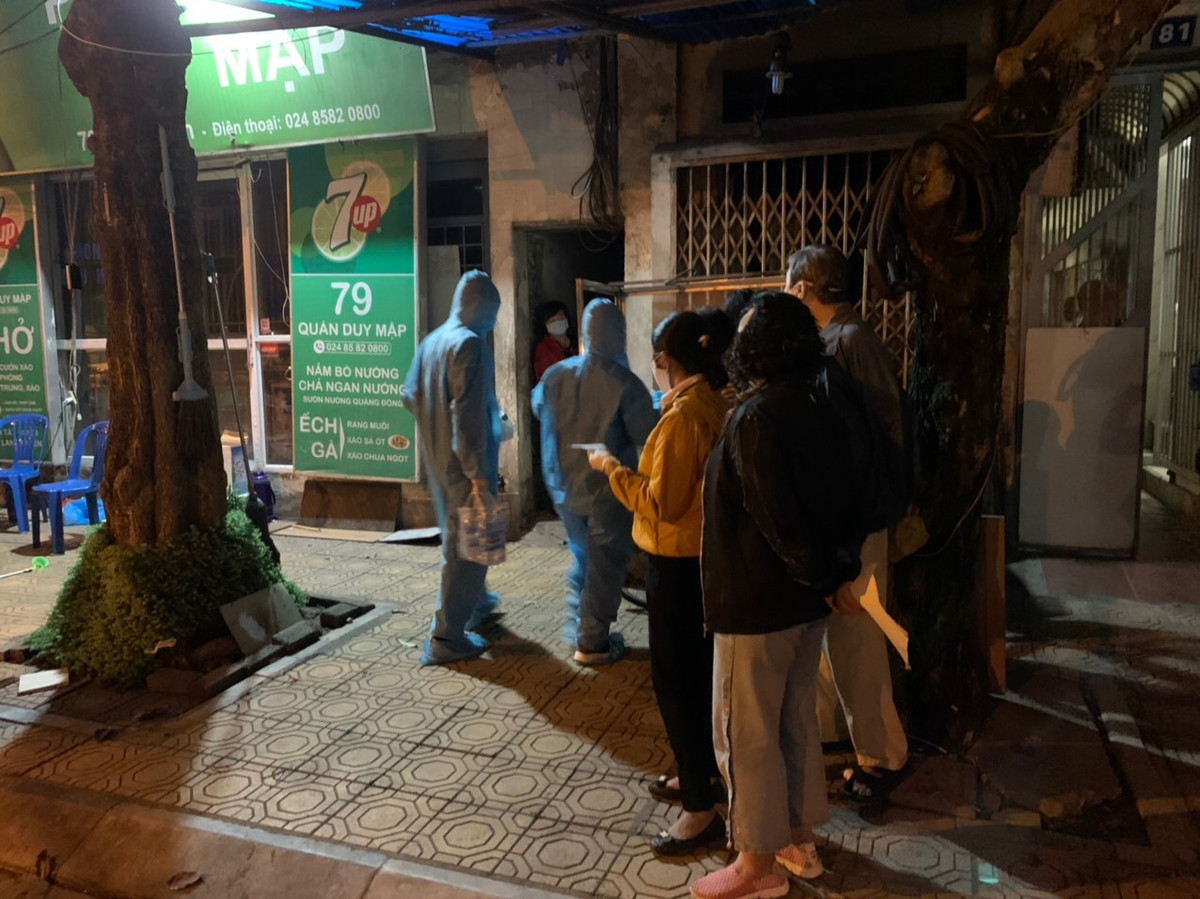 Nguoi dan pho Truc Bach yen tam cach ly, phong dich-Hinh-8