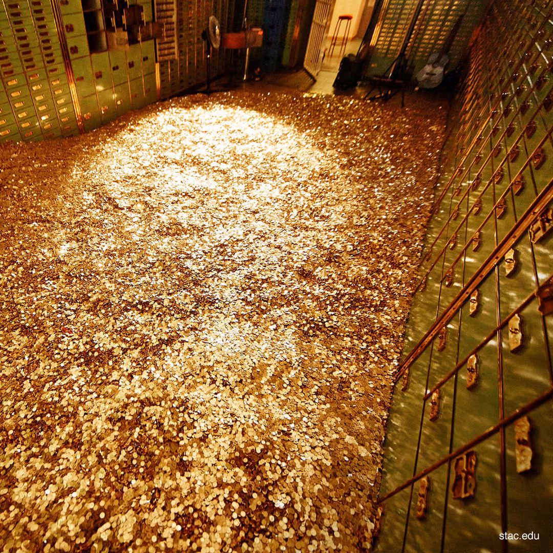 Nơi đây cho phép các ngân hàng nước ngoài gửi vàng miễn phí nhưng khi muốn rút ra, họ phải trả phí 1,75 USD cho mỗi thanh vàng. Ảnh: Fotospot.