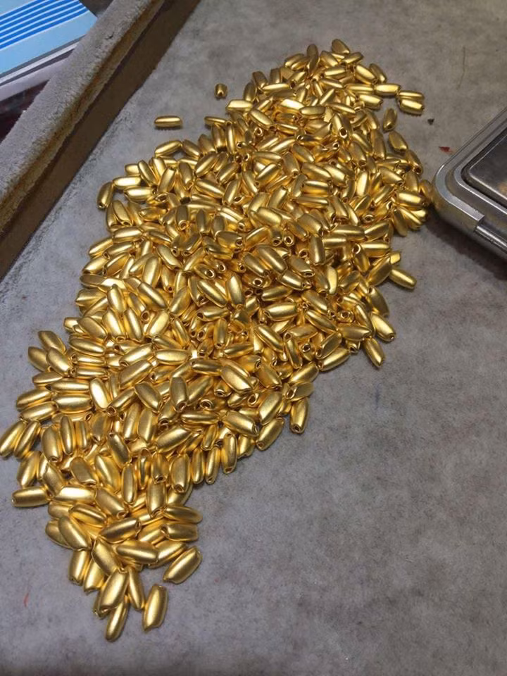 Ngoài ra còn có hạt gạo vào in hình chuột; hơn 2.000 hạt gạo Lộc và 2.000 hạt gạo Tài. Ảnh: Facebook.