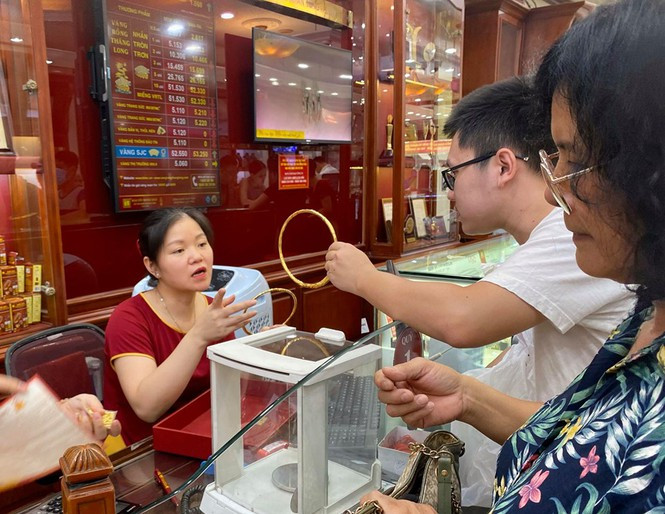 “Bao” gia vang: Tu vac bao tai tien di mua toi ban oto “luot song”