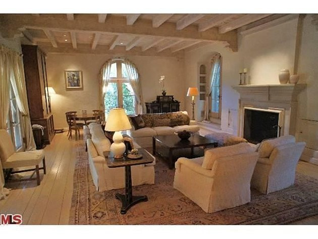 Căn nhà được thiết kế theo kiến trúc lâu đài cổ của Tây Ban Nha. Ảnh: Getty.