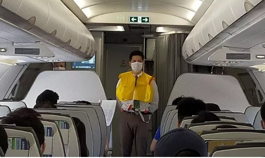 Xe vo ao phao, chay i nop phat, mot phu nu bi cam bay