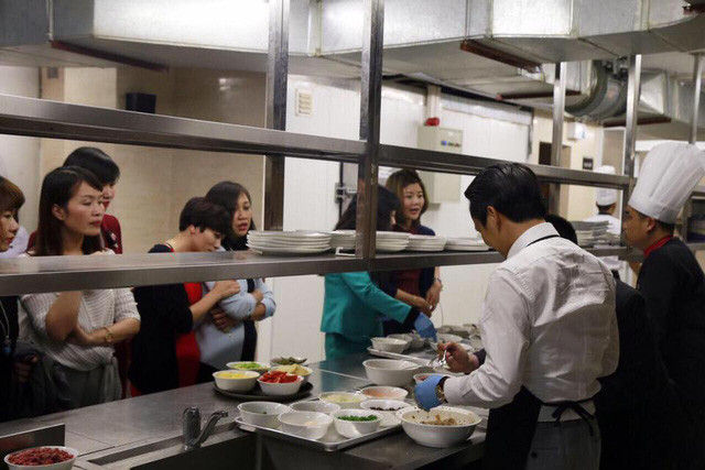 Trong một lần chia sẻ trên trang cá nhân, ông Trịnh Văn Quyết còn bật mí, ông nấu ăn không hề tệ, nhất là những món ngày xưa được mẹ dạy.