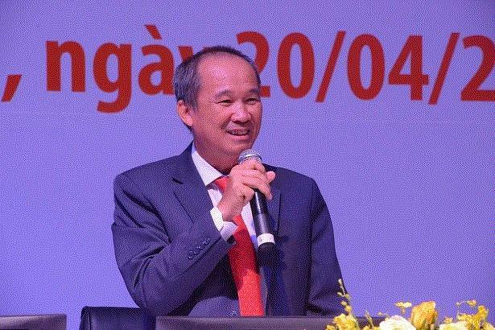 Cuối năm 2010, ông Dương Công Minh từng chia sẻ: "Người đứng đầu của Him Lam sau này sẽ là con trai tôi! Trong 10 người cao nhất của Him Lam chỉ có 3 người trong gia đình tôi. Nhưng chủ của Him Lam sau này chỉ có thể là con trai tôi".