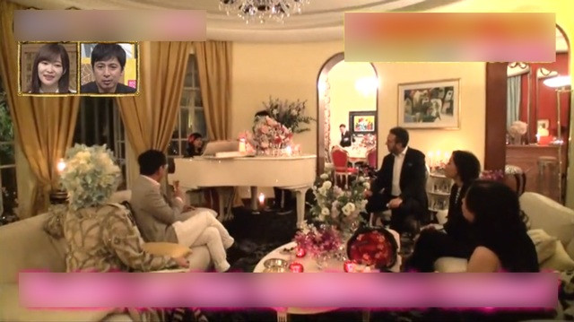 Dù có nhà sang ở Hồng Kông nhưng Julia lại sinh sống trong một biệt thự khác ở Tokyo để tiện cho việc học tập. Cô cũng có một quản gia riêng trong nhà.