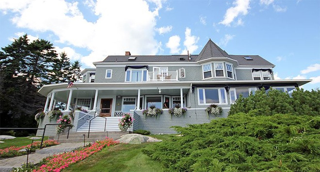 Khu nghỉ dưỡng Cape Arundel có 14 phòng, tọa lạc tại thị trấn Kennebunkport, bang Maine, Mỹ. Những người muốn thuê toàn bộ nơi này sẽ trả 19.500 USD mỗi tuần. Ảnh: Cape Arundel Inn.