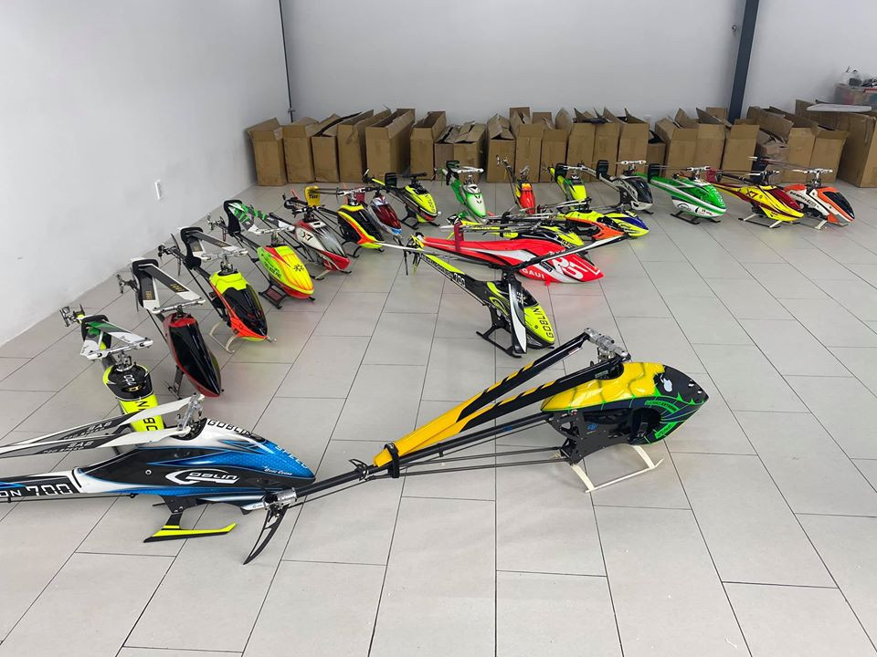 Mới đây, trên trang cá nhân, đại gia phố núi tiếp tục gây chú ý khi đăng tải hình ảnh bộ sưu tập máy bay mô hình. Ảnh: FBNV