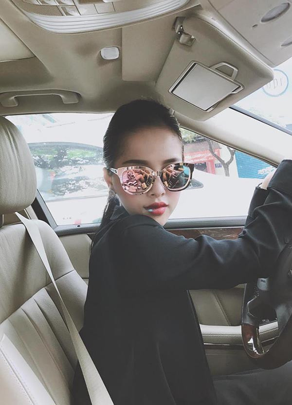 Khi mới 23 tuổi, chị dâu Bảo Thy đã sở hữu khối tài sản đáng mơ ước gồm một công ty riêng, xế hộp 15 tỷ, bộ sưu tập đồ hàng hiệu gồm các nhãn hàng xa xỉ.