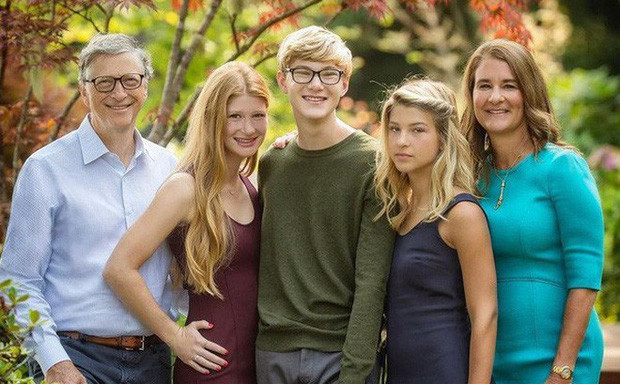 Là một tỷ phú hào phóng, chăm làm từ thiện nhưng Bill Gates lại rất khắt khe với con cái. Ông bắt con cái của mình phải tự lập bằng cách "cắt" quyền thừa kế.