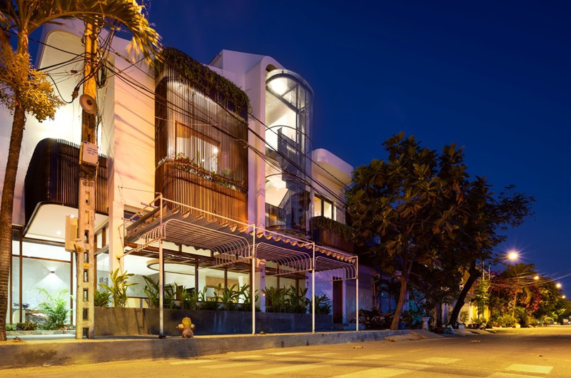 Vách ngăn chia giữa hai căn nhà hiện trạng được phá bỏ.