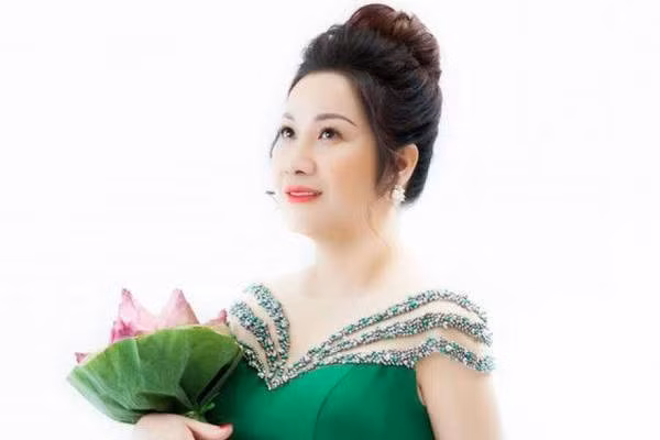 Cơ quan công an đồng thời ra các Quyết định Khởi tố bị can, Lệnh bắt bị can để tạm giam, Khám xét khẩn cấp chỗ ở, nơi làm việc đối với Nguyễn Thị Dương (thường gọi Dương Đường, SN 1980, trú tại số nhà 366, đường Lê Quý Đôn, tổ 22, phường Kỳ Bá, TP Thái Bình). Ảnh: Vietnamnet