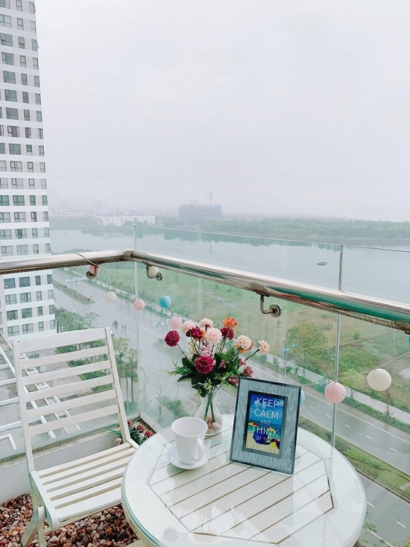 Năm 2019, Hoa hậu Việt Nam 2010 lần đầu tiết lộ về căn hộ siêu đẹp có view nhìn thẳng ra vịnh Hạ Long. Ảnh: GDTĐ.